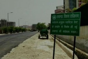 For the first, the Lucknow government has begun the construction of roads using plastic waste