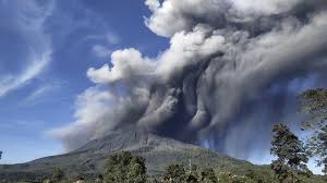 Sinabung volcano spewed new burst of hot ash