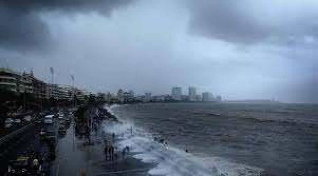 Blue tide spotted at Mumbai beaches